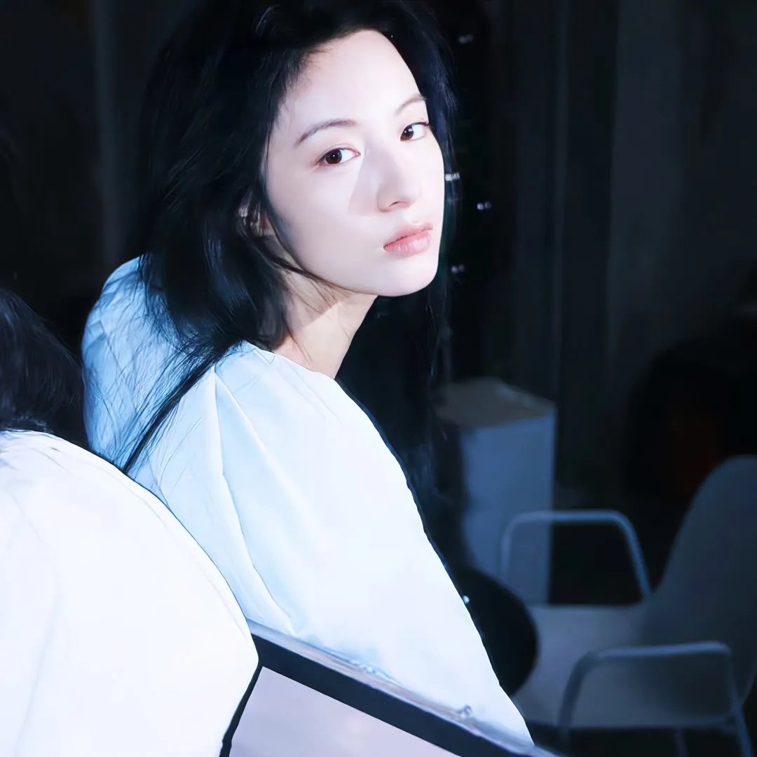 躲在阁楼的安妮·法兰克